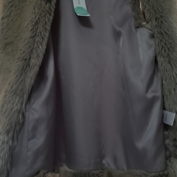 NWT Lemon Tart Jimena Tan M Faux Fur Vest - Picture 5 of 8